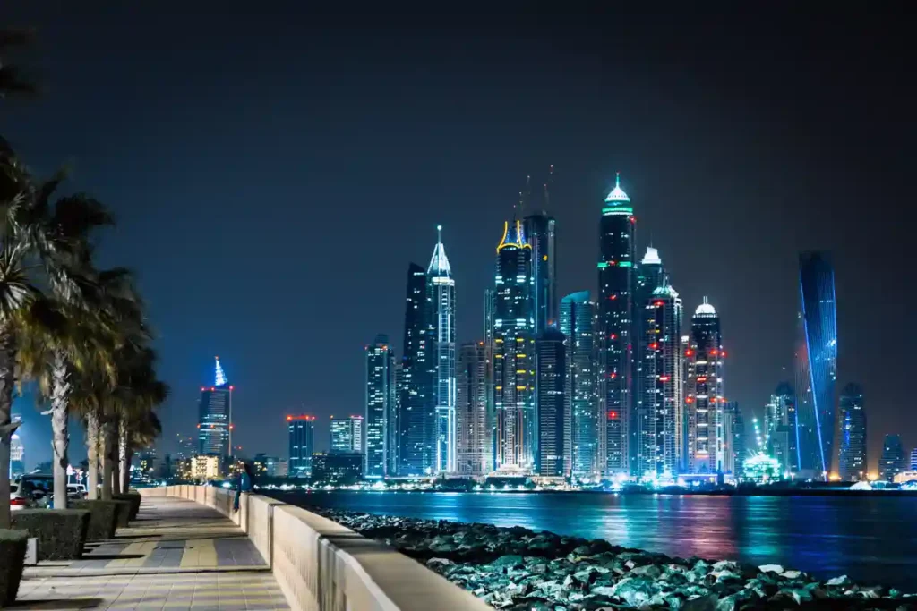 quartier dubai marina de nuit buildings lumineux