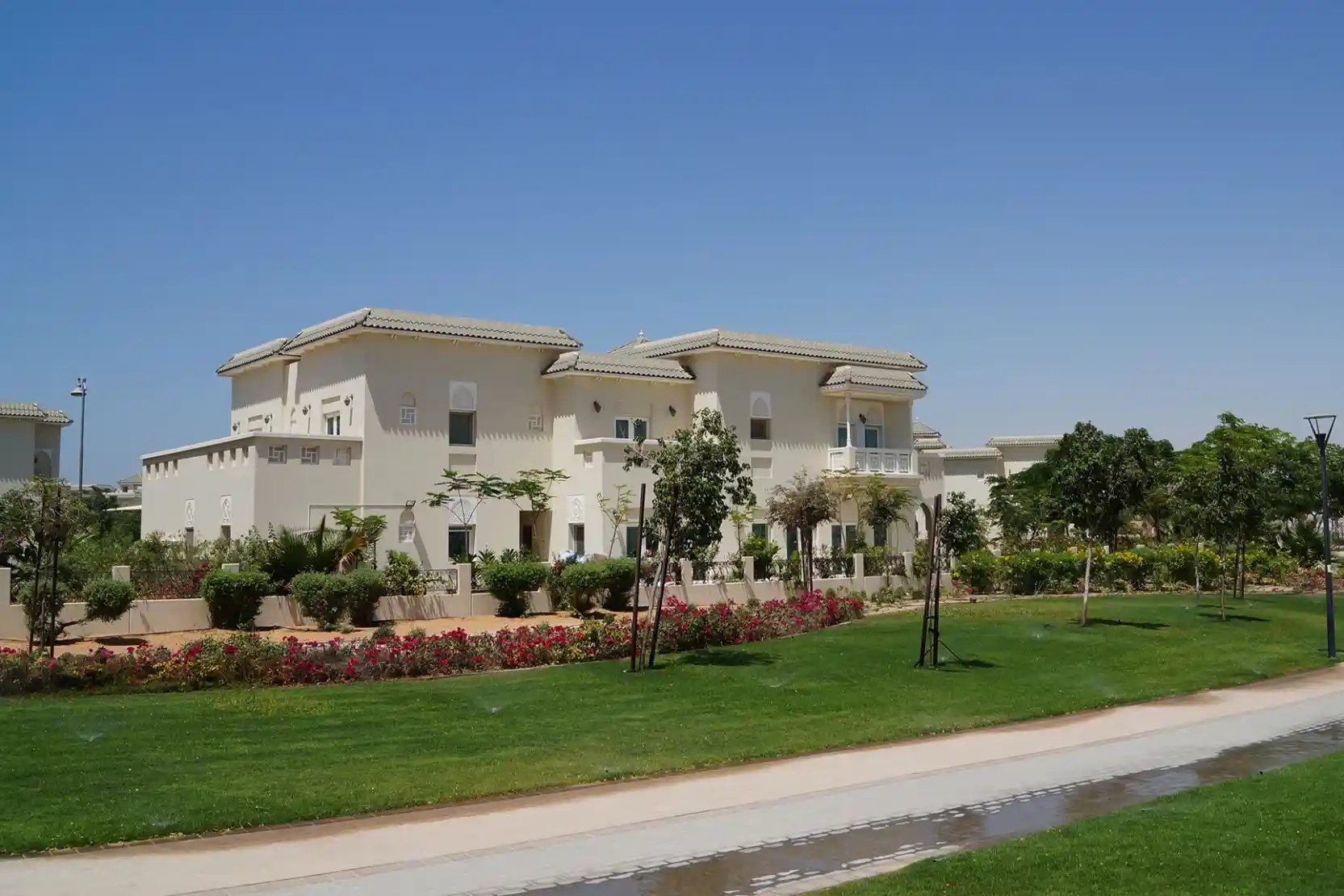 Grande maison sécurisé avec jardin à al Furjan