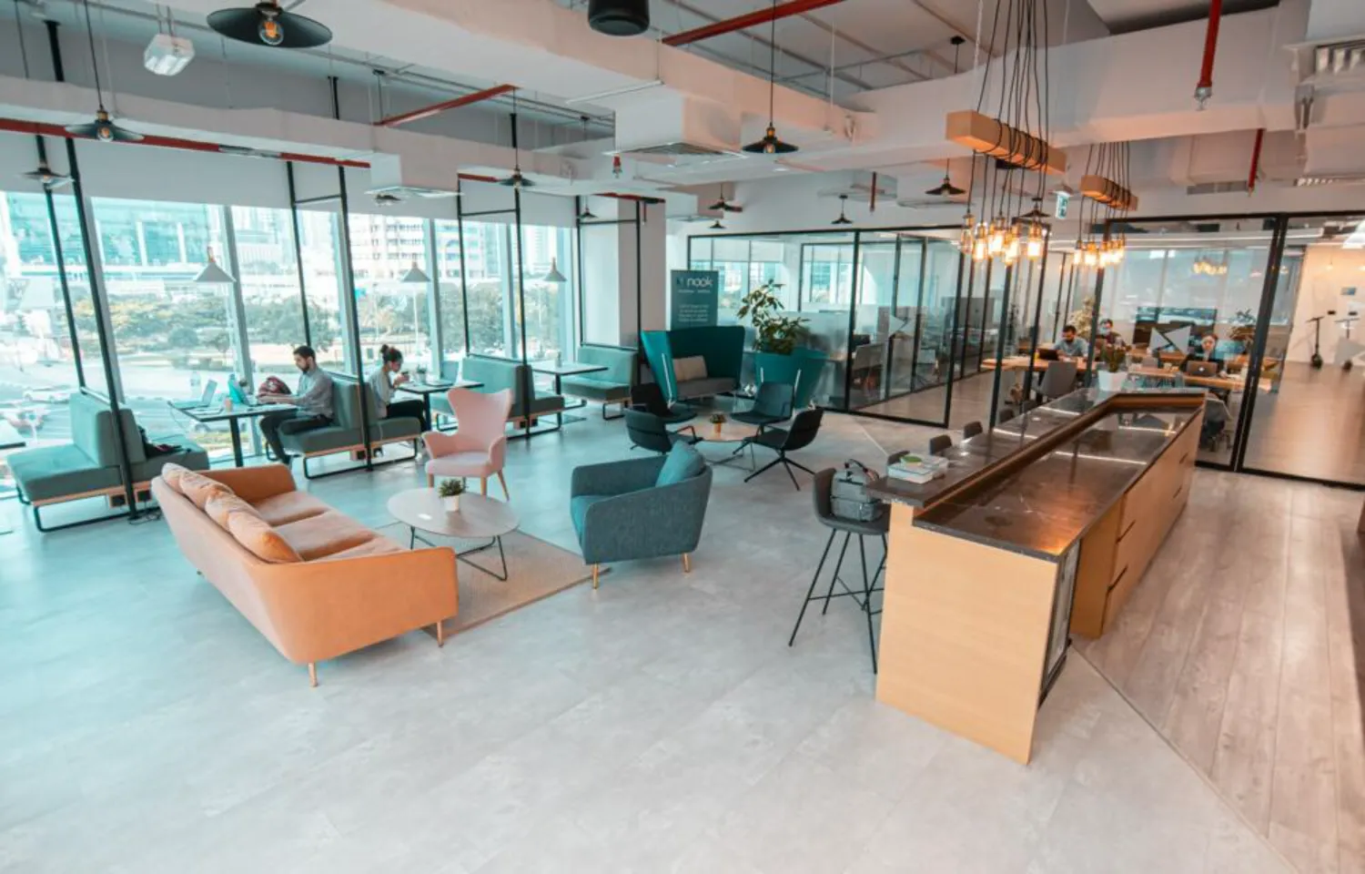 Open space aménagé pour travailler à Nook Coworking dubai