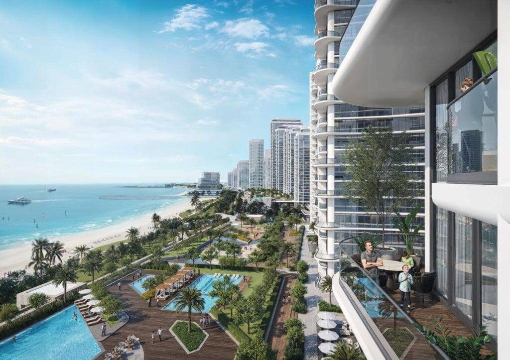 Espaces extérieurs et piscine d'Aquamont face à la mer