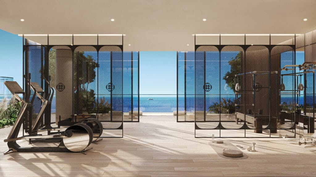 Salle de sport Technogym avec vue mer à Villa del Divos